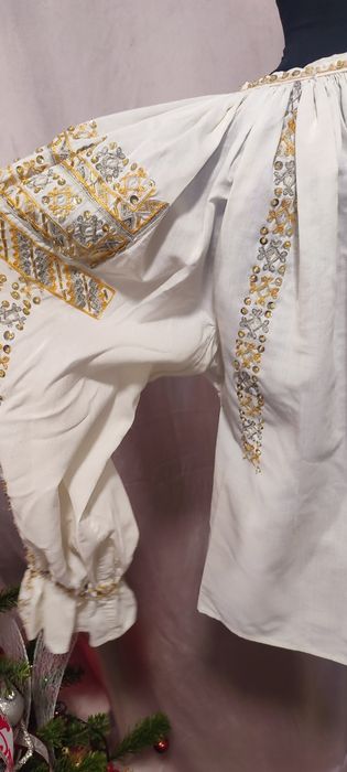 Ie tradițională damă