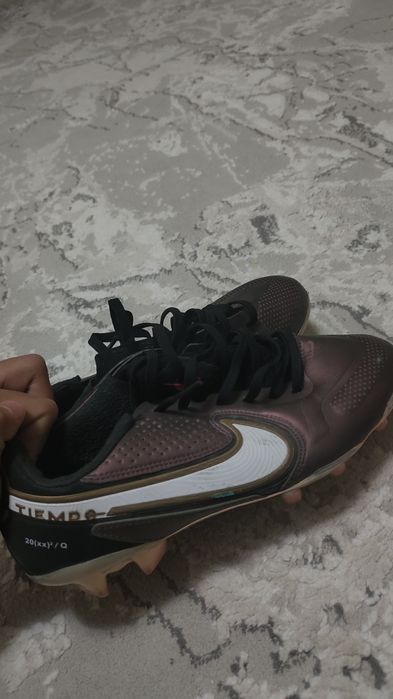 Футбольные бутсы Nike