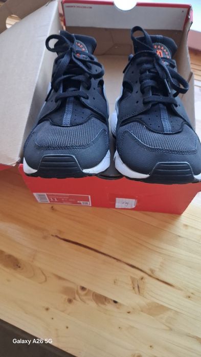 Nike Air Huarache 45 fit 42