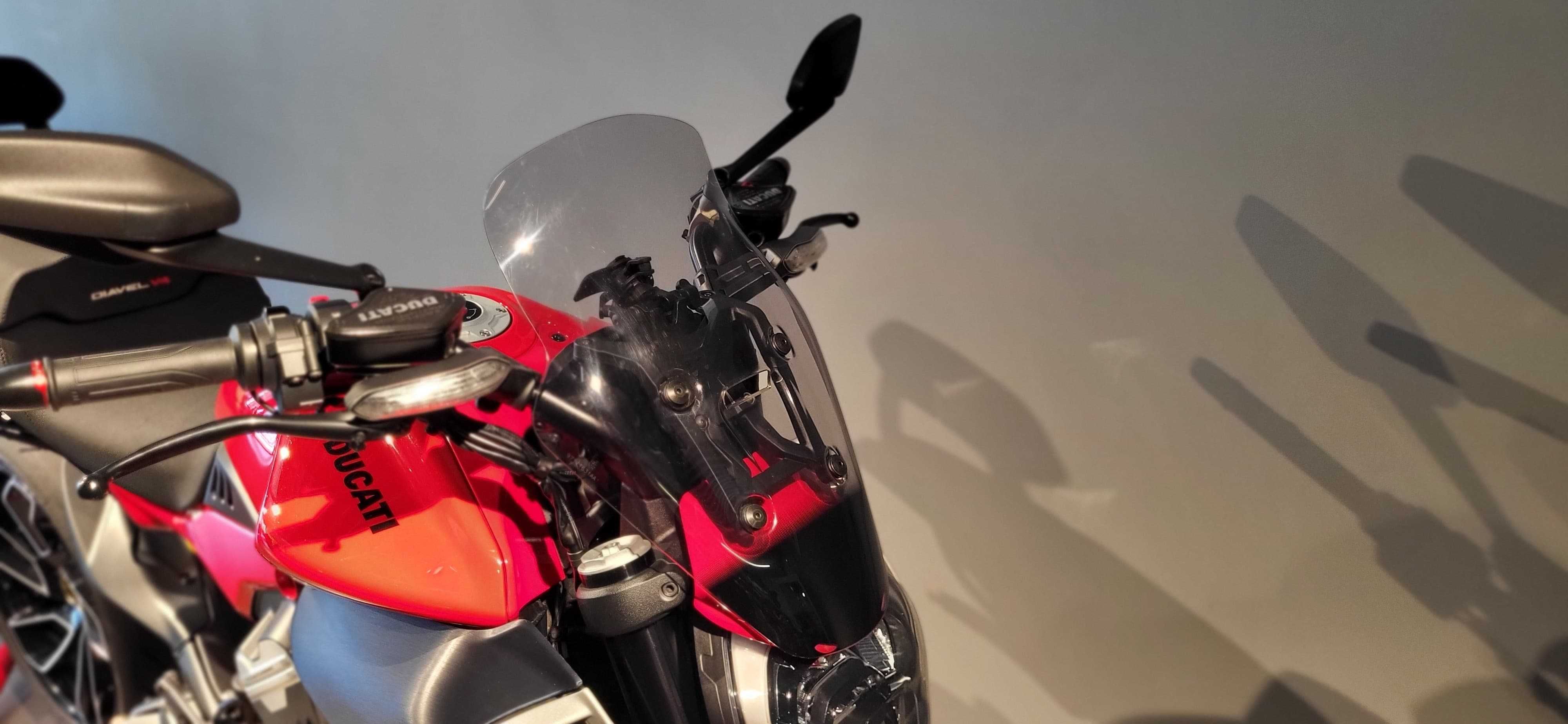 HobbyMoto vinde Ducati Diavel V4, super accesorizat