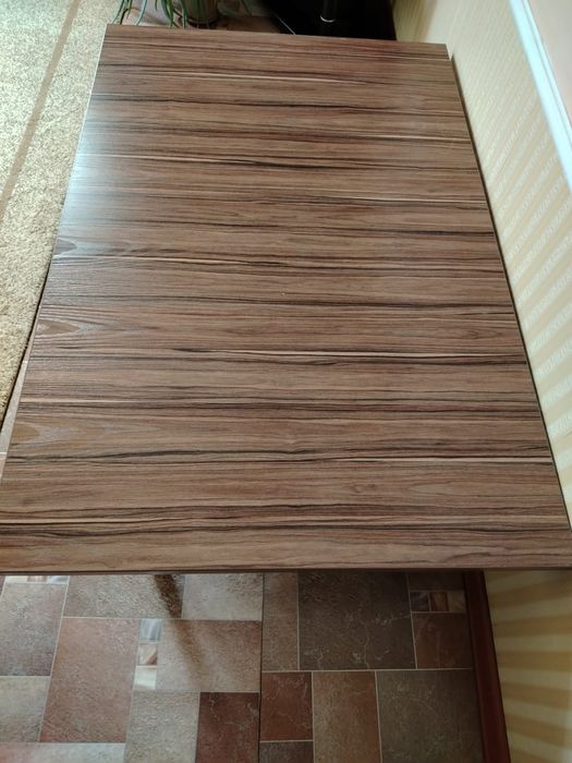 Продаю стол, низкий