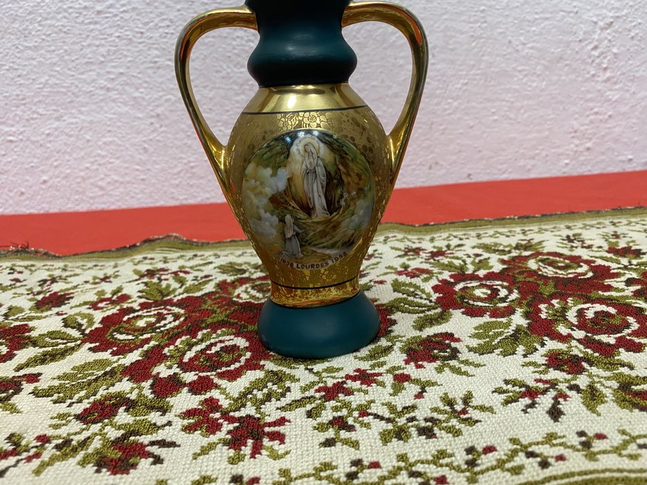 Винтидж вазичка Limoges Lourdes 1858-1958 златна украса Франция