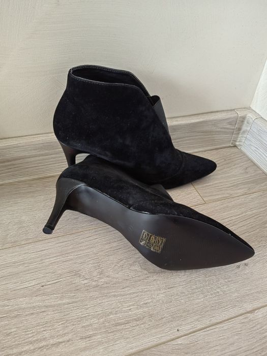 Черни велурени обувки