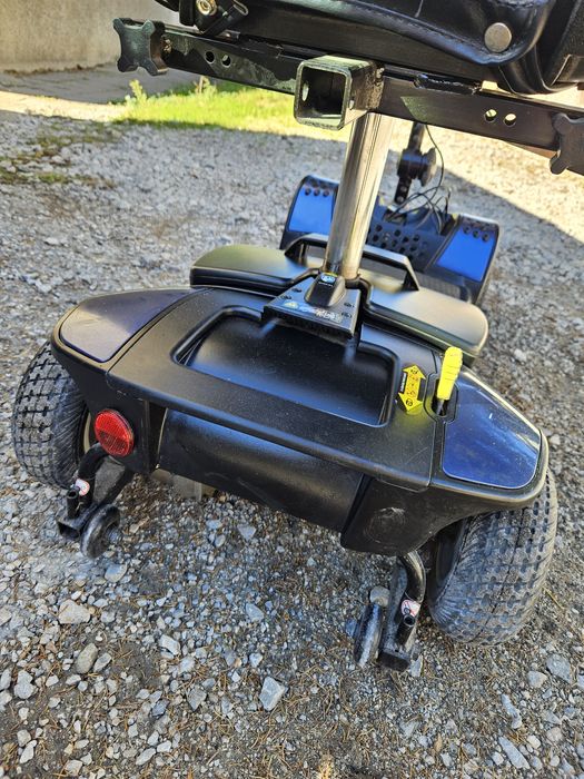 Електрически скутер за трудноподвижни хора и инвалиди