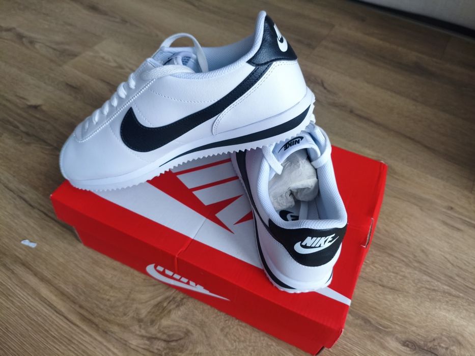Чисто нови oригинални Nike Cortez - бели 42/43