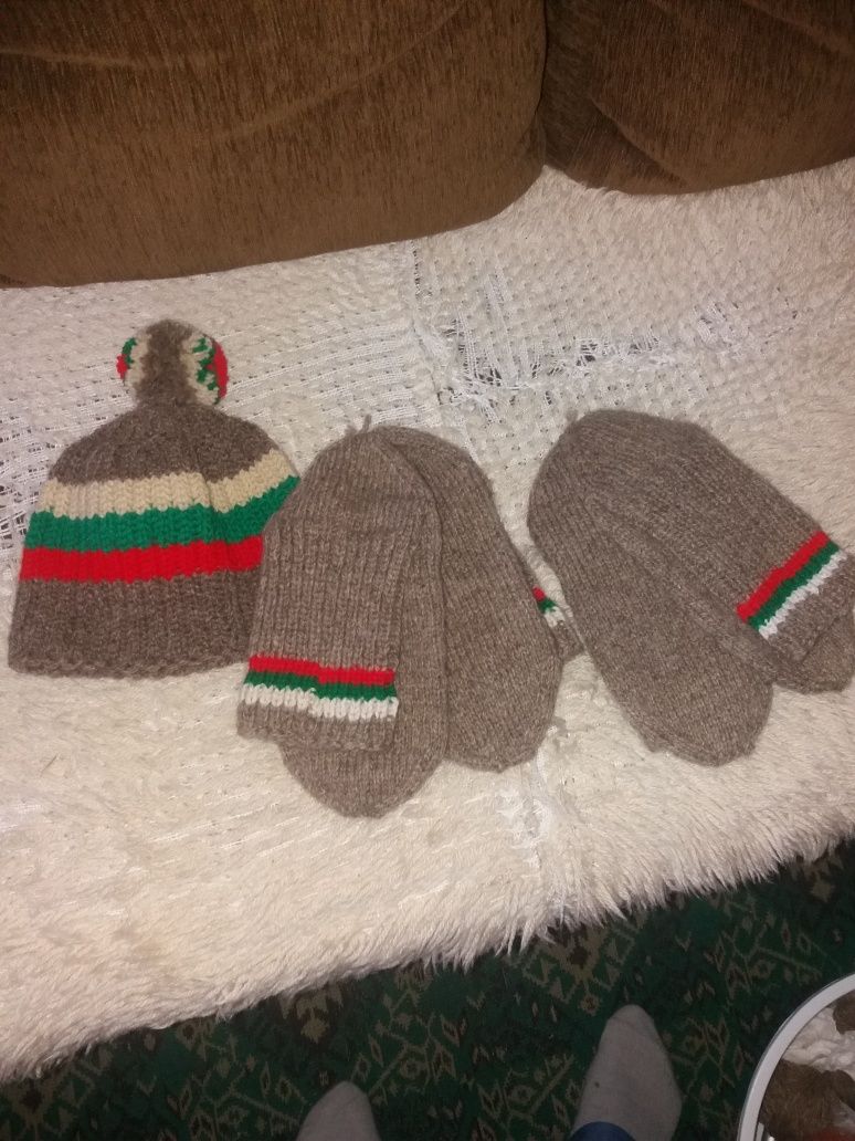 Вълнени чорапи и шапки комплект от 1чифт чорапи и 1 шапка