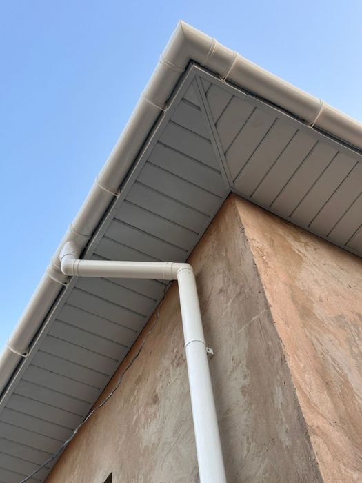 Установка карнизов, водосток, желоб