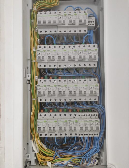 Execut instalatii electrice