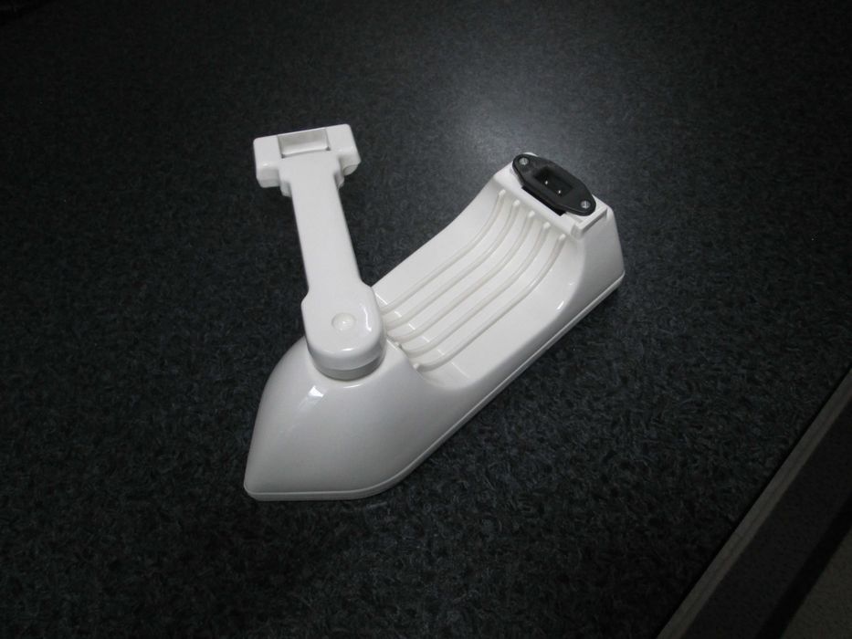 Продавам нова електродна ютия ELEGANT STEAMER