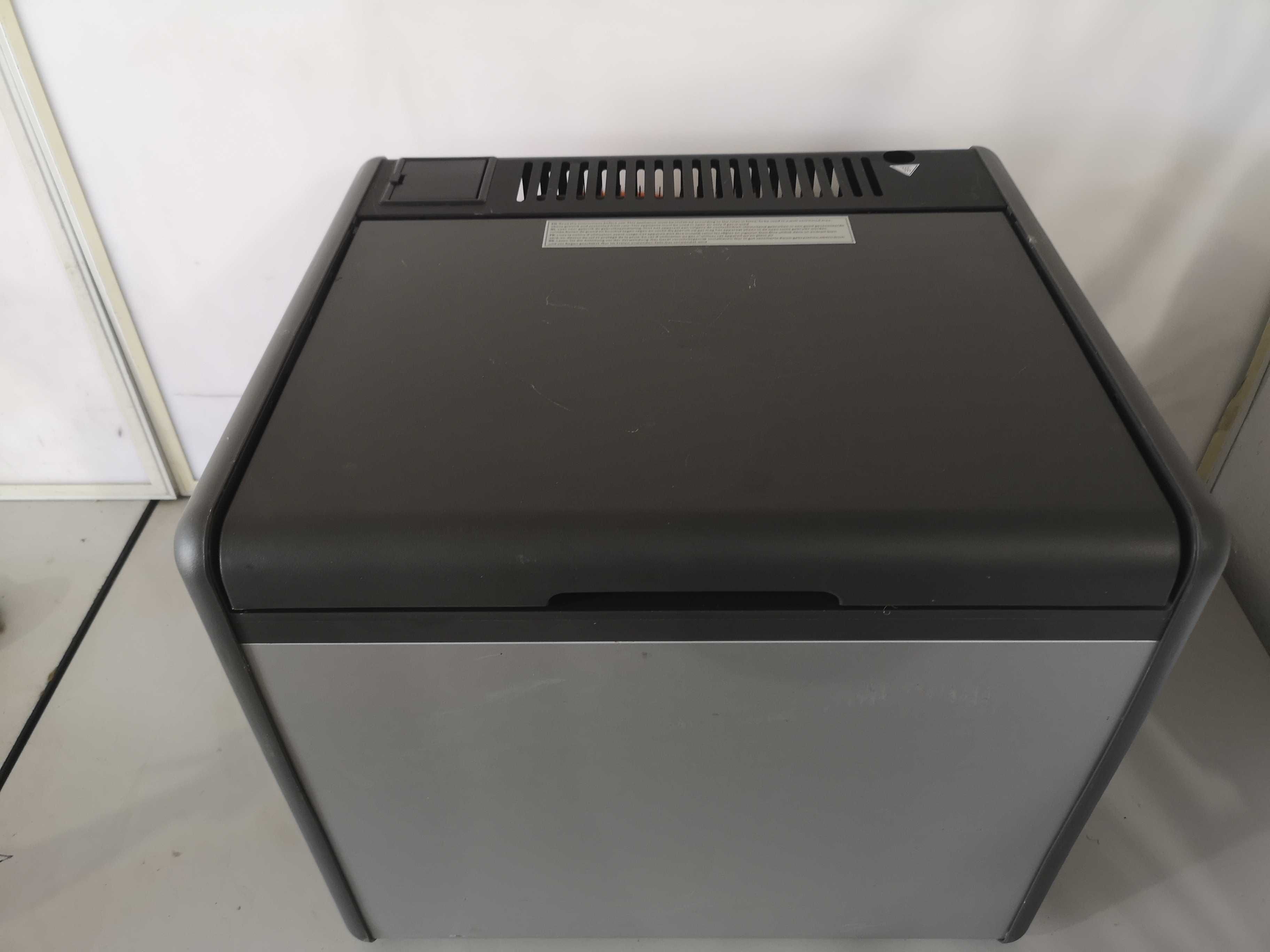Хладилник на ток и газ - Quest 220V/12V 41L