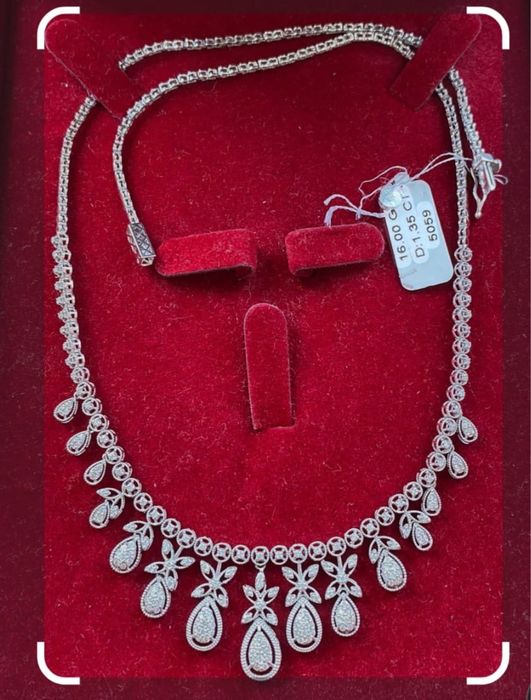 Колье из белого золота с бриллиантами