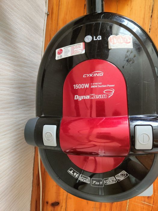 Моющий пылесос LG

Мощный.
Можно просто пылесосить.