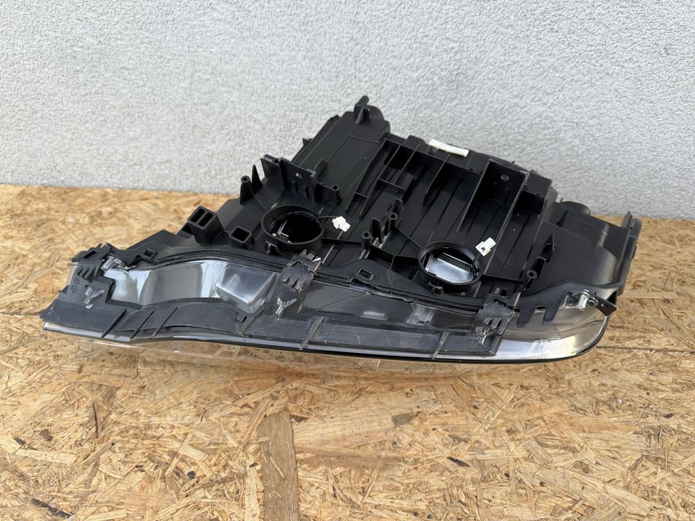Far dreapta BMW Seria3 F30 F31 Xenon Original Europa