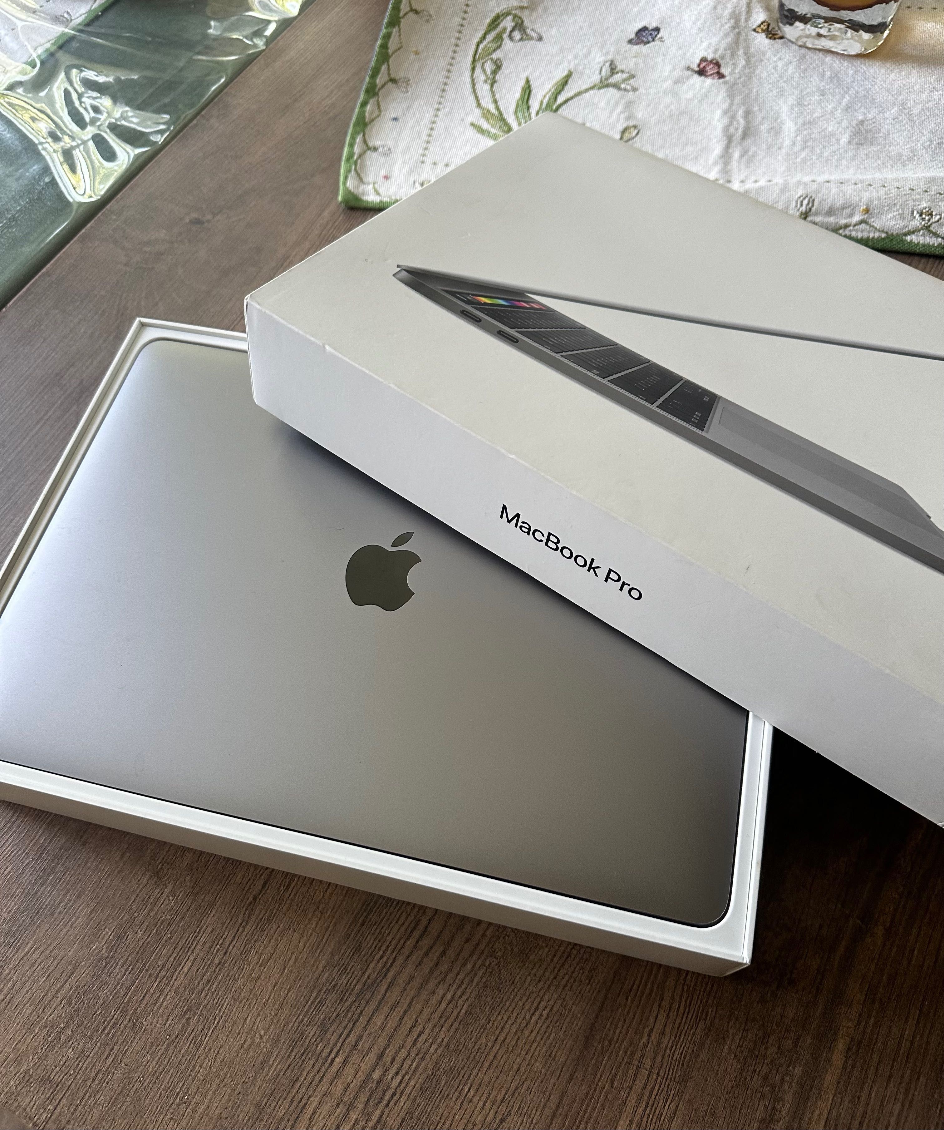 MacBook Pro 2019 13" i5/256/8