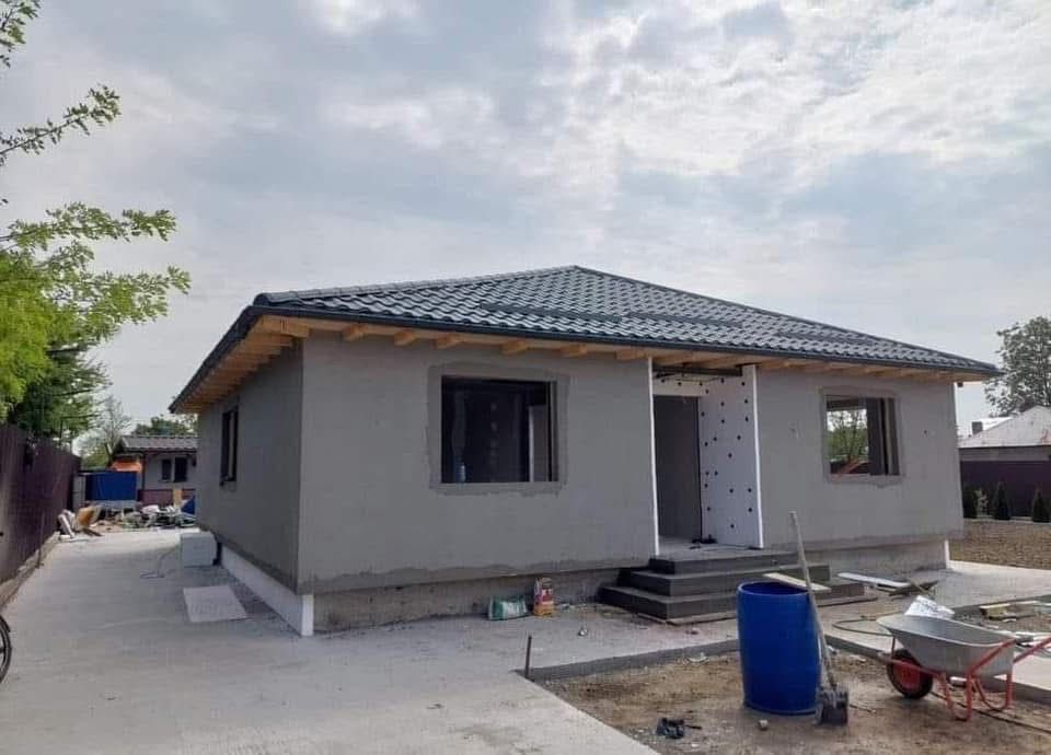 Casa, garaje auto, containere pe structura metalica si panou sandwich