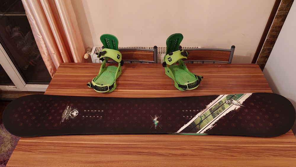 Placa Snowboard Neversummer 158 Cu legaturi Union Force L
