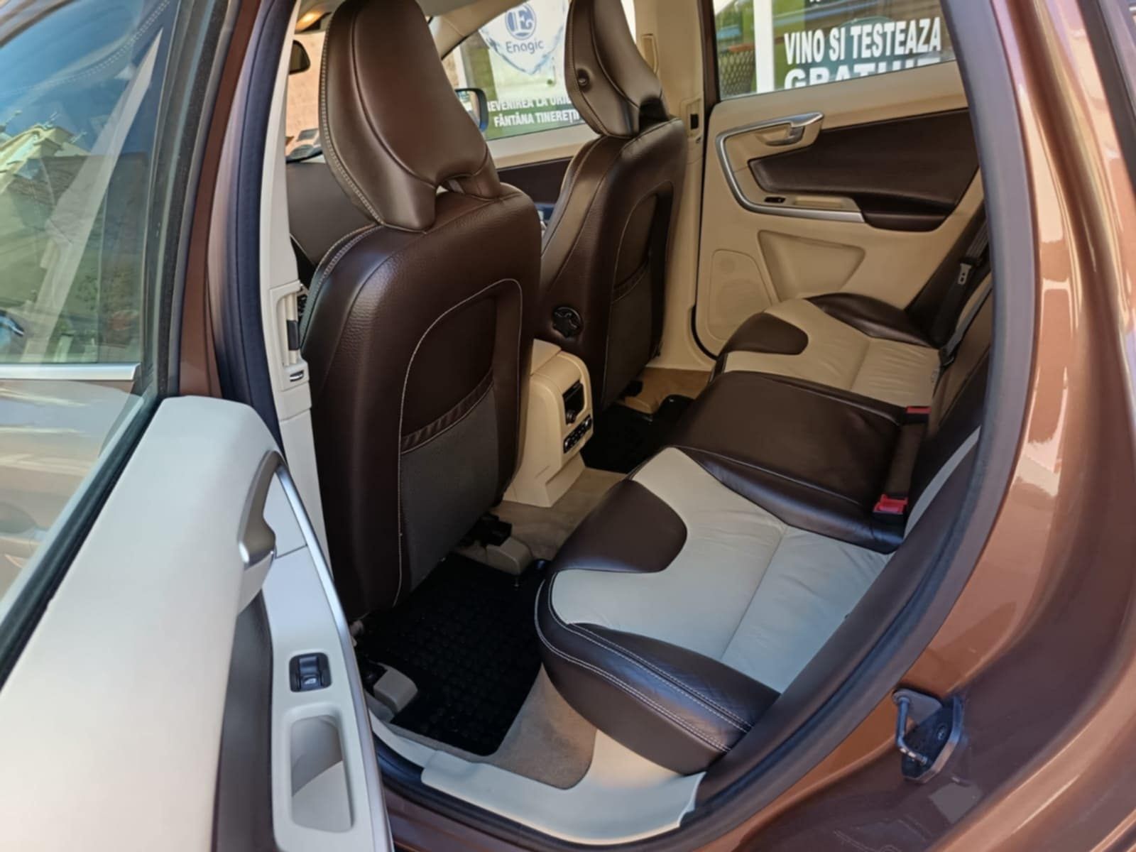 Vând Volvo XC60 înmatriculat 2010
