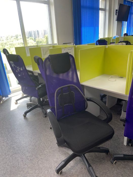 Срочно продам кресла, столы для колл центра
