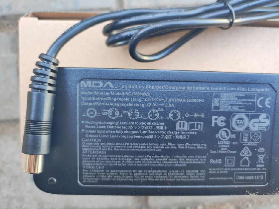 Универсално зарядно 42v. 2A.