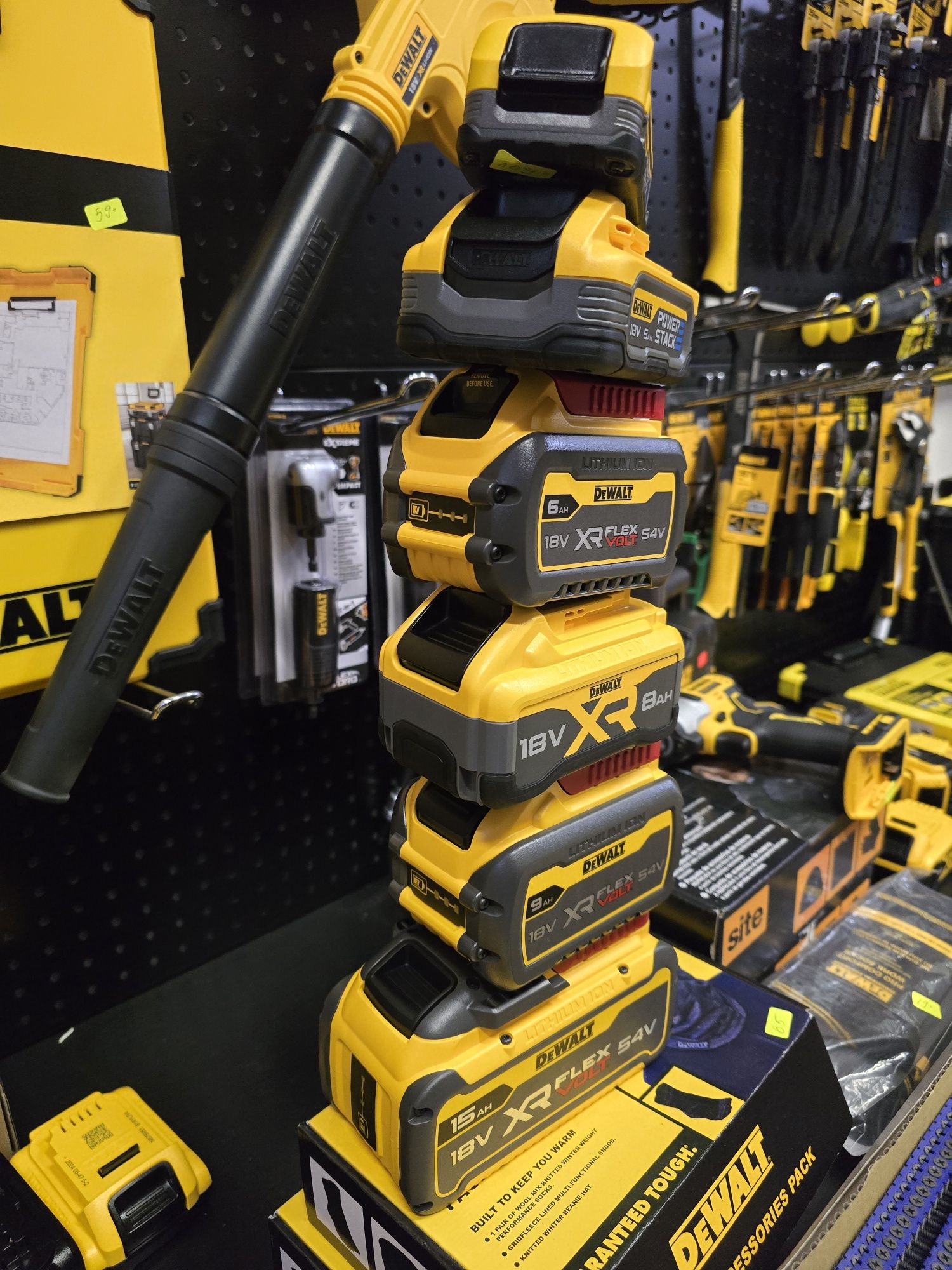 НОВАТА Акумулаторна батерия DeWALT DCB1880-XJ 18 V 8 Ah