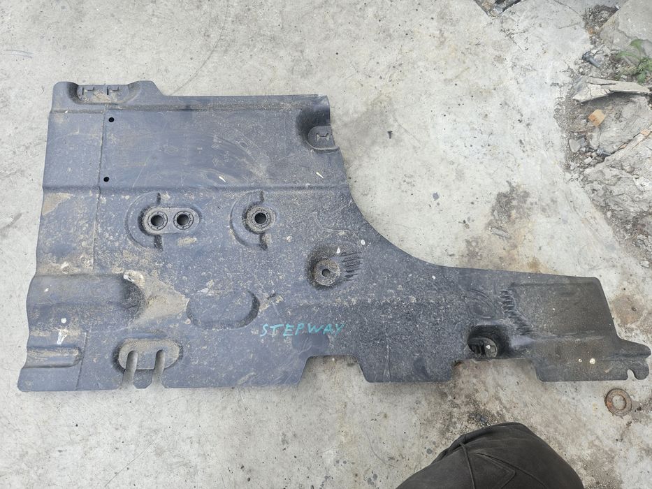 scut lateral dreapta spate dacia sandero 3 stepway 2021