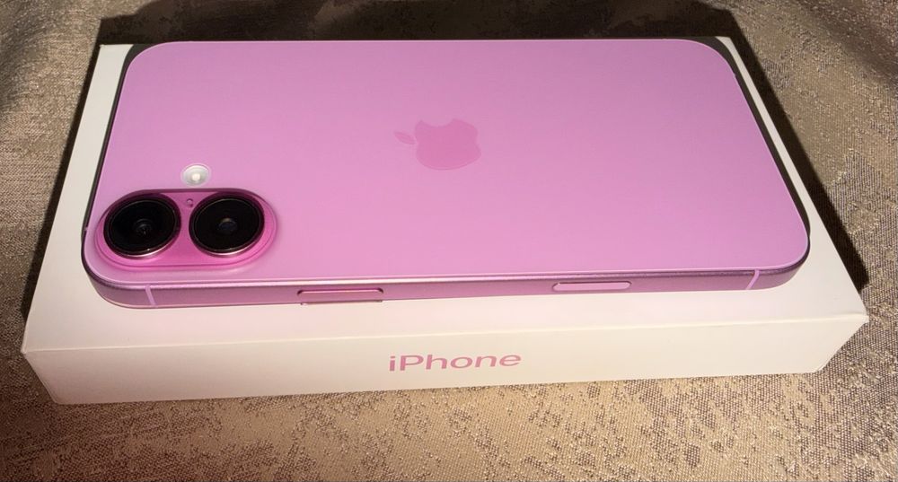 Vând iPhone 16 Plus - 128GB