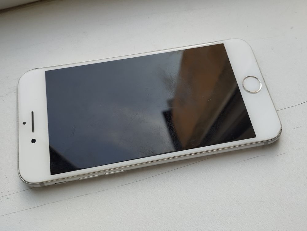 Продается айфон 8 iphone8 в хорошем состояний