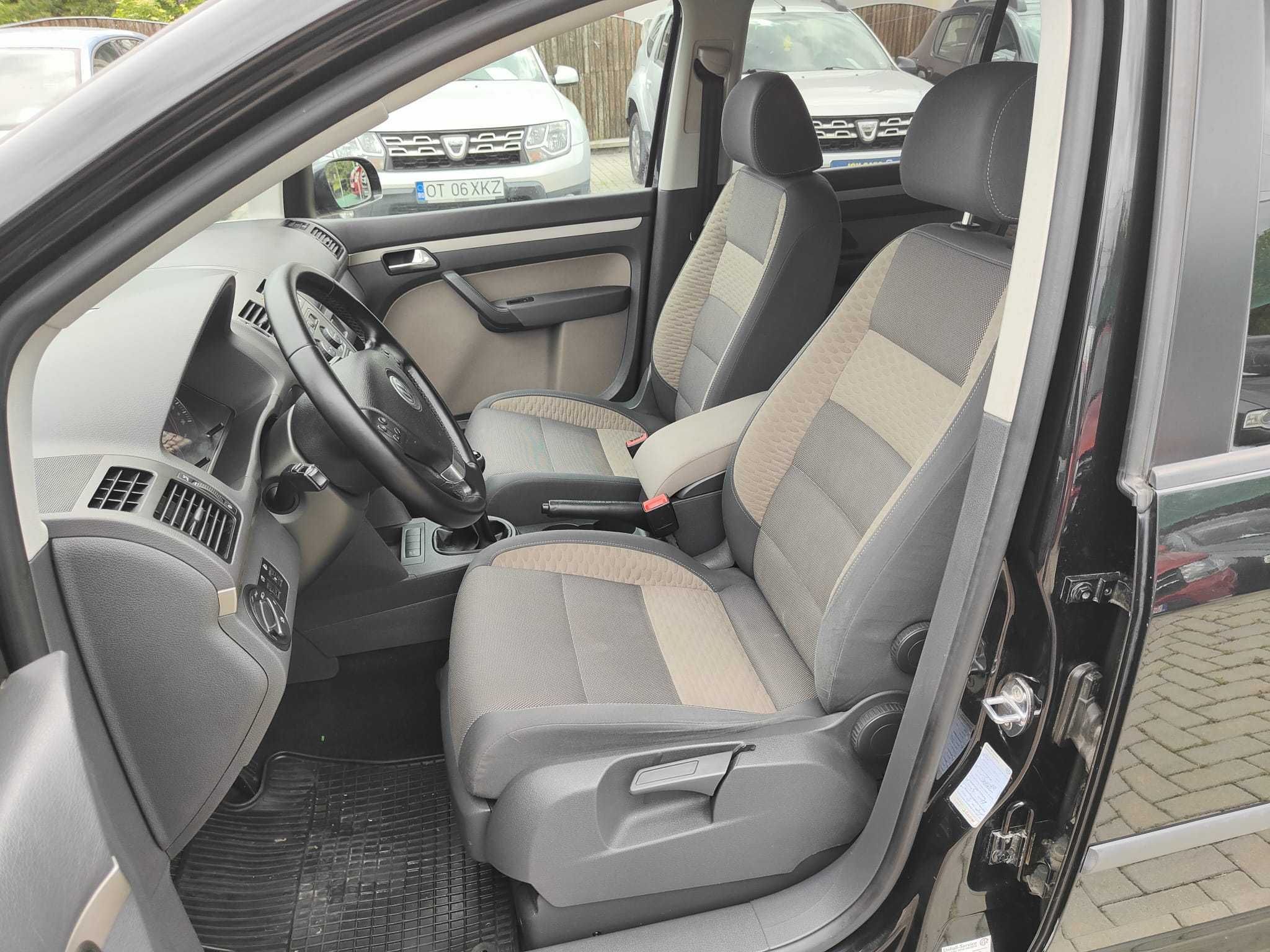 Volkswagen Cross Touran 2.0 TDI 140 CP carlig remorcare, Clima, senzor