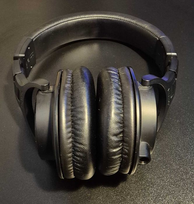 Casti Audio-Technica - ATH-M40X ca noi