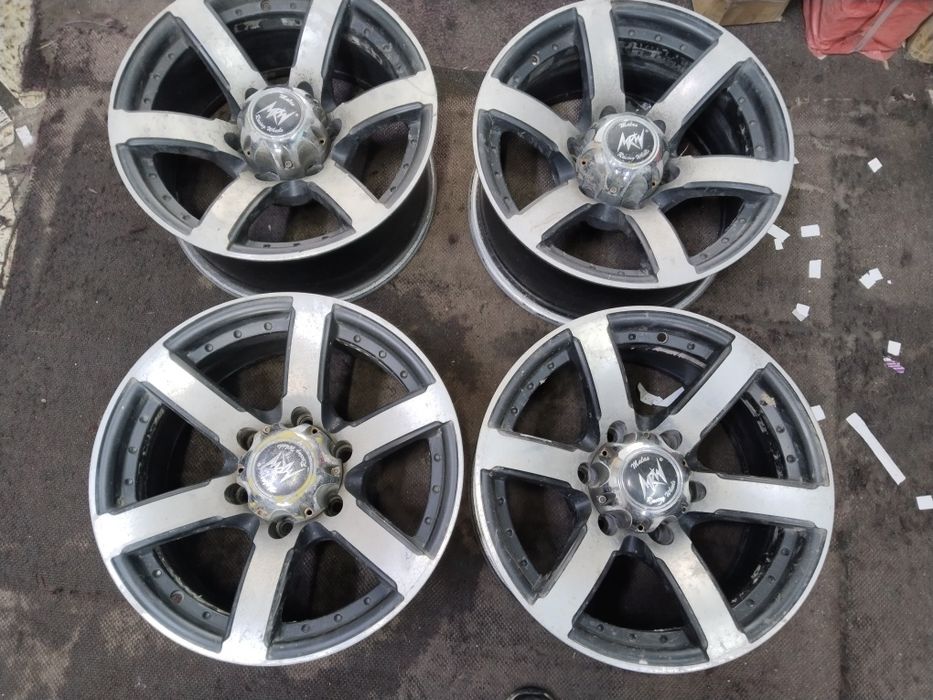 Продам диски на джип в хорошем состоянии хороший вылет -20