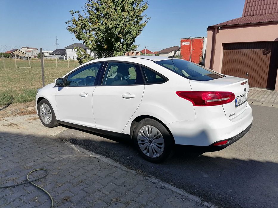 Vând Ford Focus Berlina 1,0 Ecoboost
