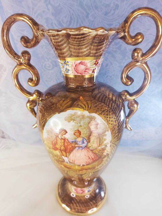 Една голяма ваза H Bequet