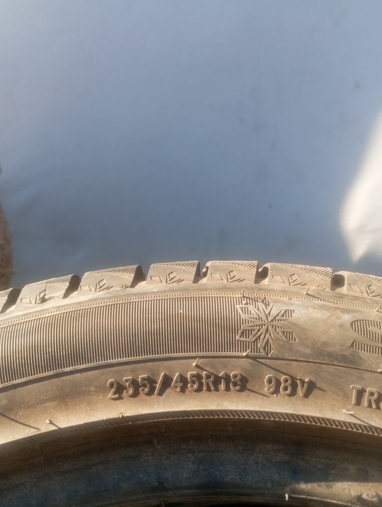 Продам резину 18 размер