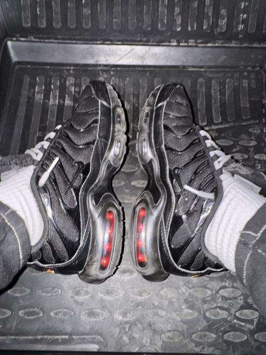 Продам черные айр макс плюс