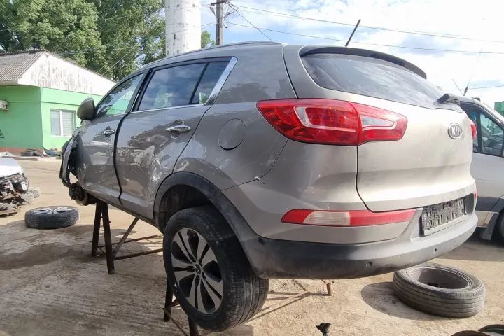 Dezmembrez Kia Sportage 2013  motor 2.0crdi 136cp D4HA cutie de viteze automata dezmembrari