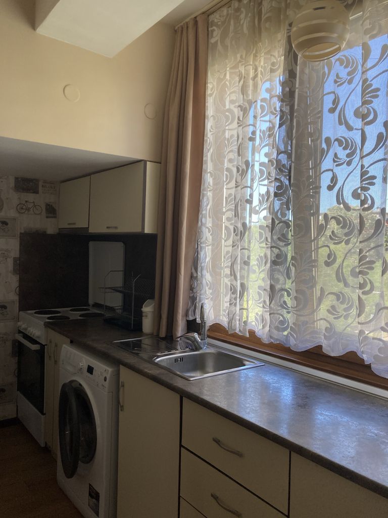 Дава се под наем Тристаен апартамент в Перник, Център - 70 кв.м за 357 € - Снимка #3