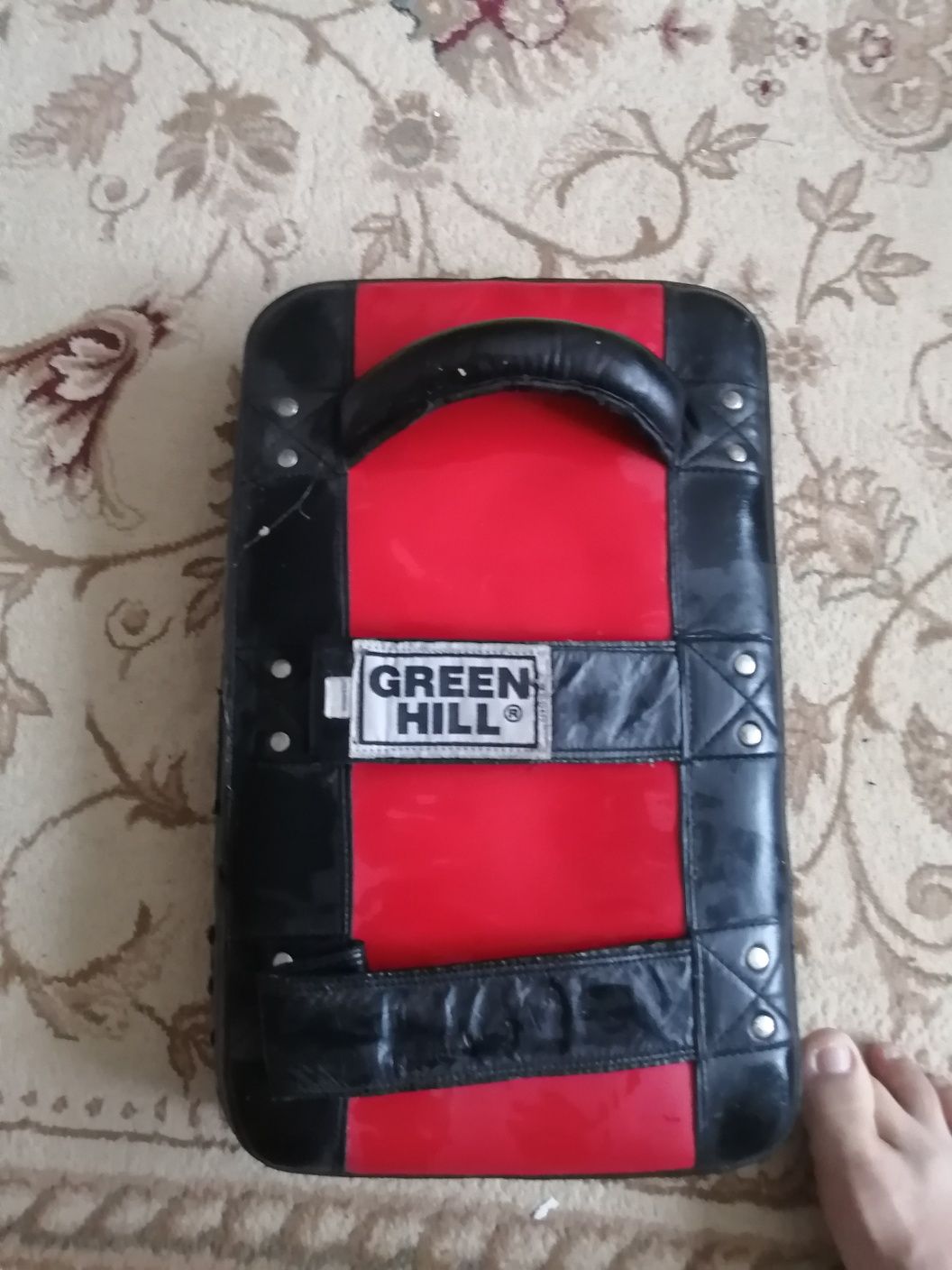 Продам макивару Green Hill r красного цвета
