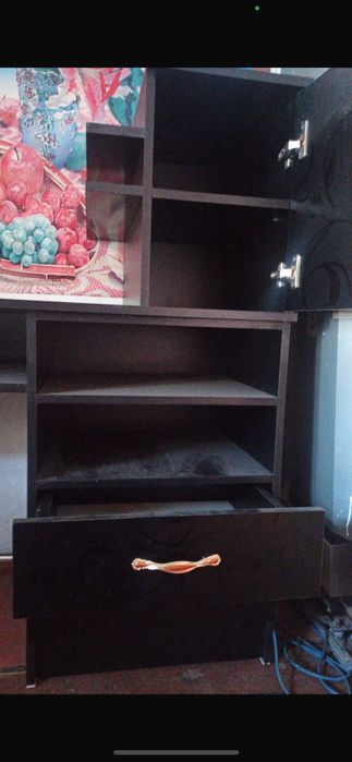 Срочно Продам б/у  стол маникюрный