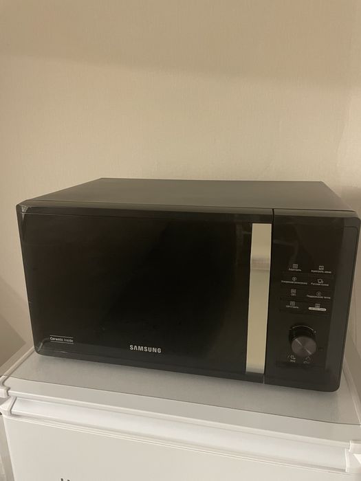 Микроволновая печь Samsung, в отличном состоянии, торг есть, успевайте