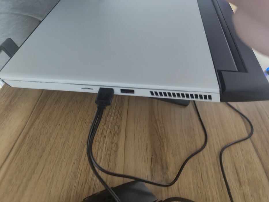 Vând Alienweare m15 r3