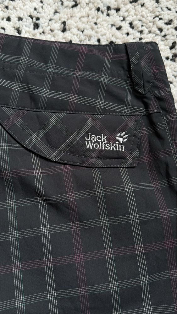 Нови дамски туристически къси панталони Jack Wolfskin размер S