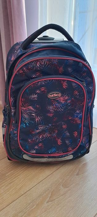 Vând ghiozdan troller