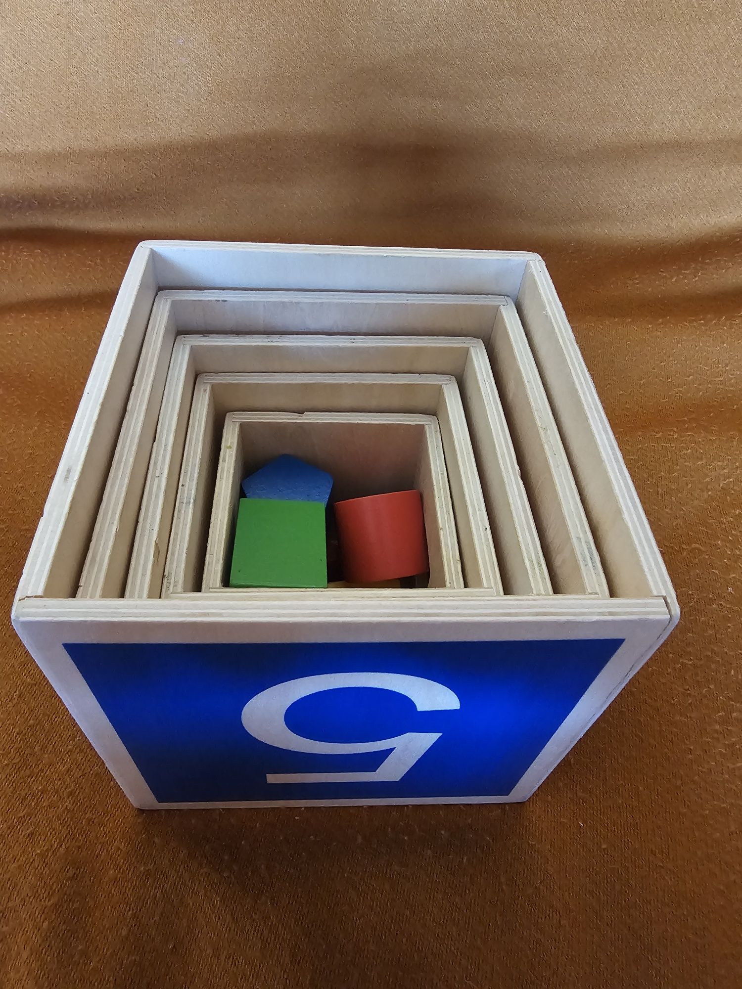 Jucarie cub stivuibil cu forme din lemn
