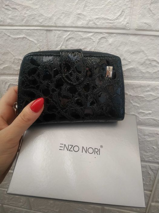 Дамски портмонета