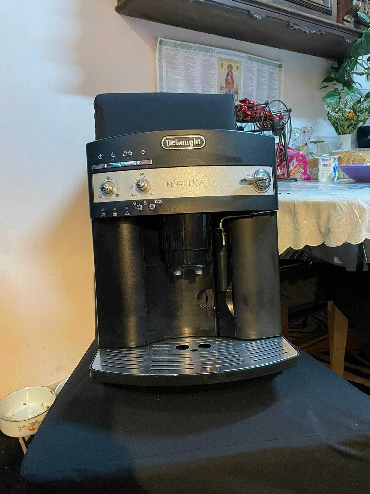 Aparat de cafea Delonghi