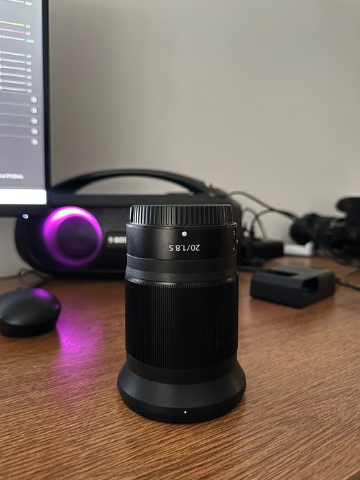 Vând obiectiv Nikon z 20 mm 1.8