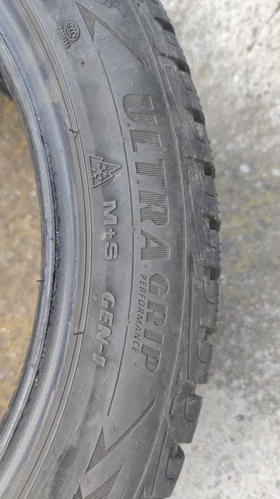 GoodYear Ultragrip Performance 215/50/17 iarna, profil 7.5 mm