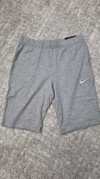 Спортни къси панталони Nike