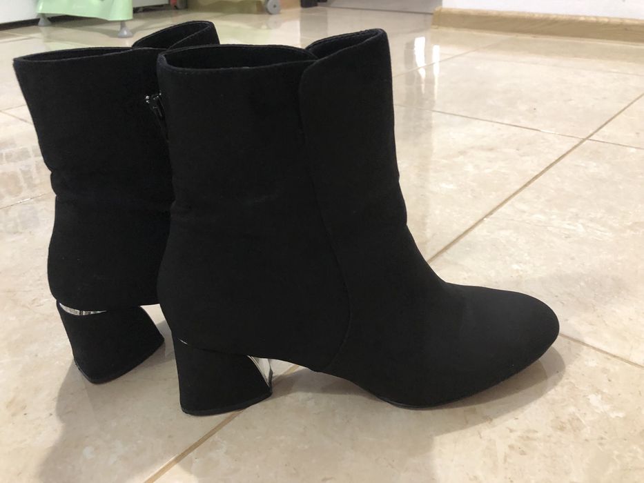 Vand botine 40 marca reserved