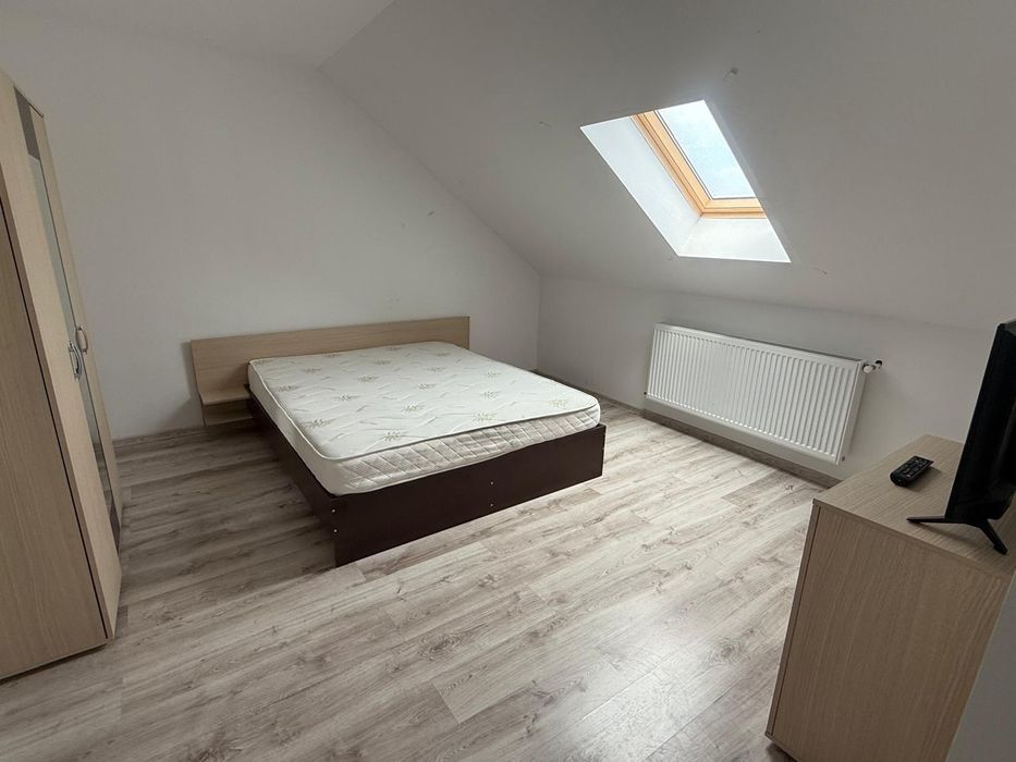 Vind apartament 4 camere